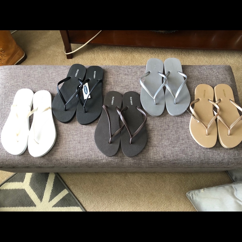 Brand new Old Navy flip flops